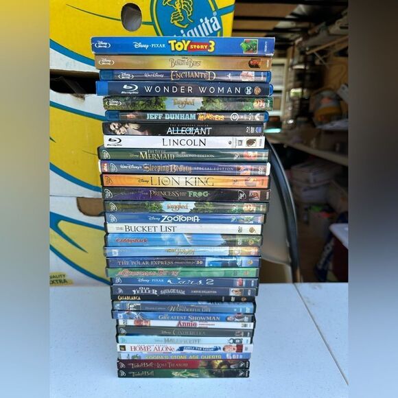 31 DVD's Disney Animated Classics Collection - Multi-Color - Picture 1 of 6